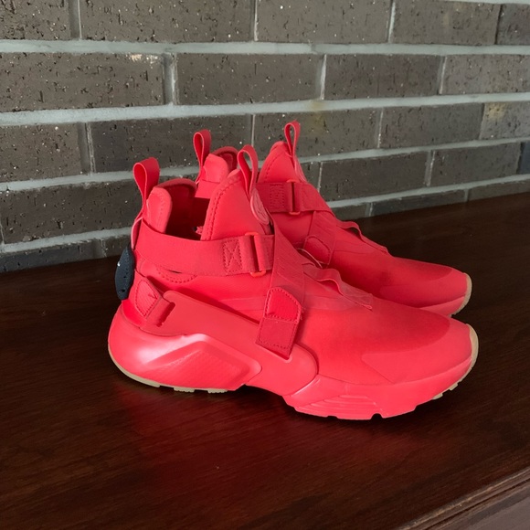 Nike Air Huarache City Women's US 10.5 Red - Picture 1 of 5